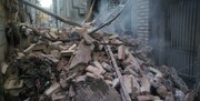 ریزش ساختمانی سه‌طبقه در تهران | آتش‌سوزی ساختمانی پر از لباس و ضایعات