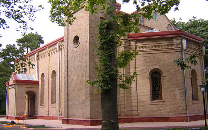 کلیساها، کنیسه و آتشکده در کنار مساجد