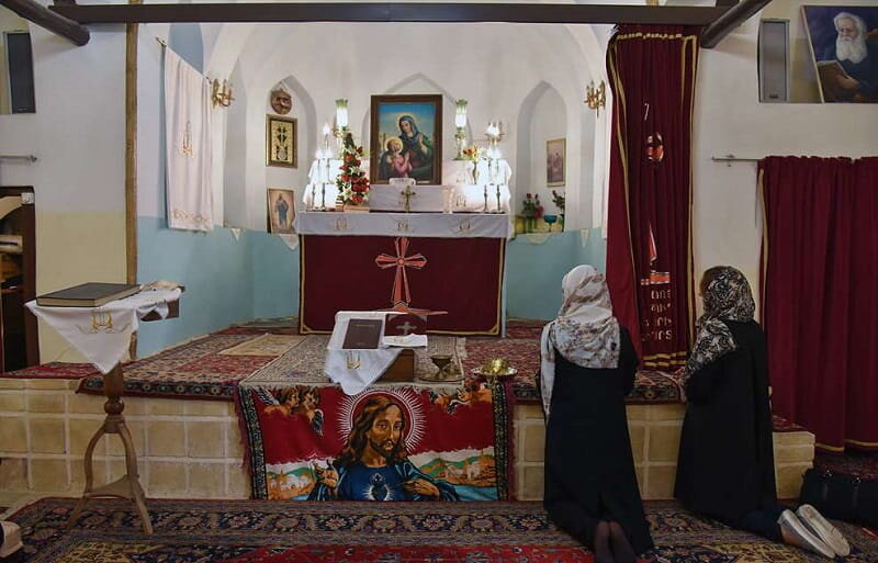 کلیساها، کنیسه و آتشکده در کنار مساجد