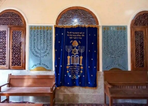 کلیساها، کنیسه و آتشکده در کنار مساجد