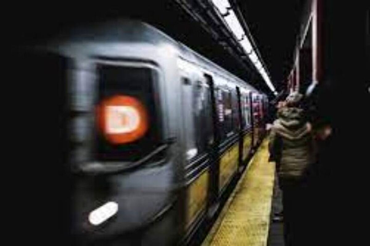 تصاویر تلخ له شدن زن جوان زیر چرخ‌های مترو