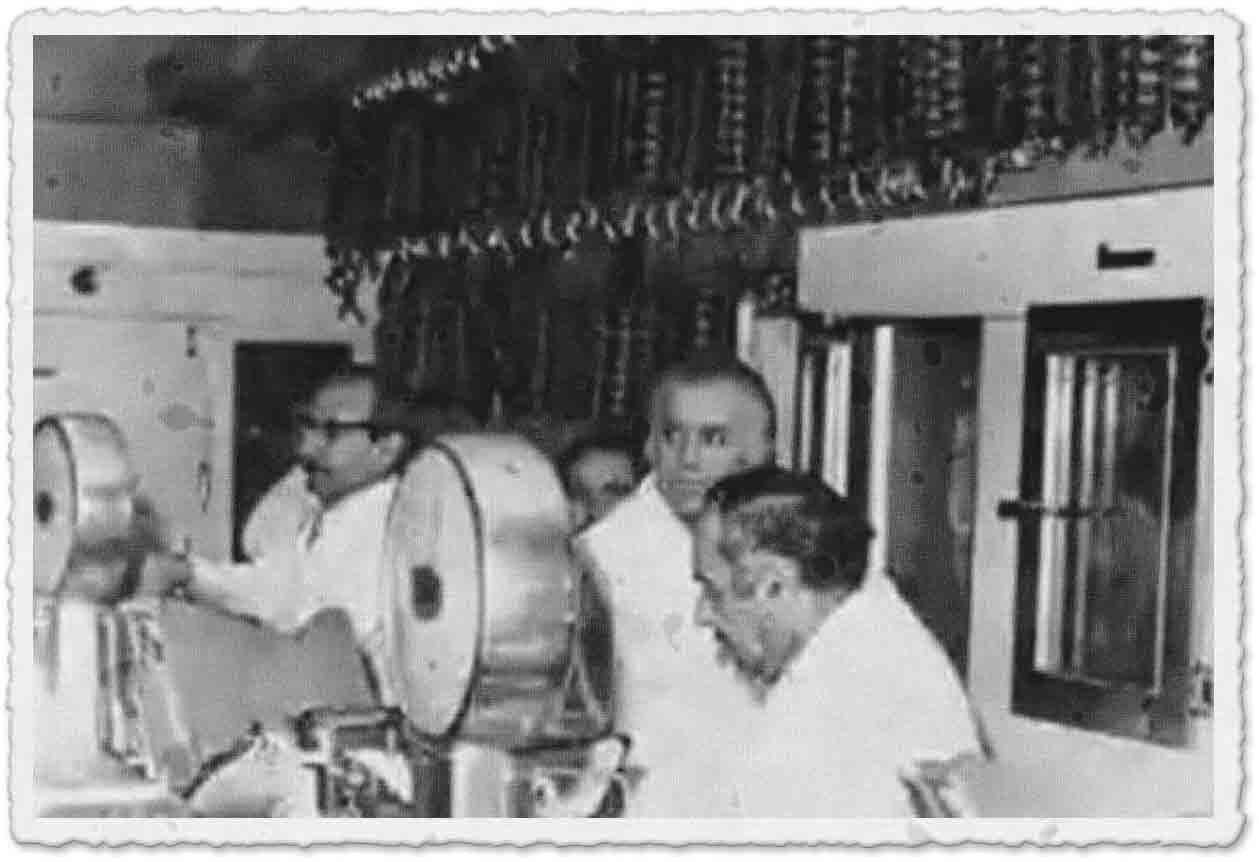 چراغ کدام کسب و کارها را ارامنیها روشن کردند؟ | ۶۰شغل ارامنه در تهران