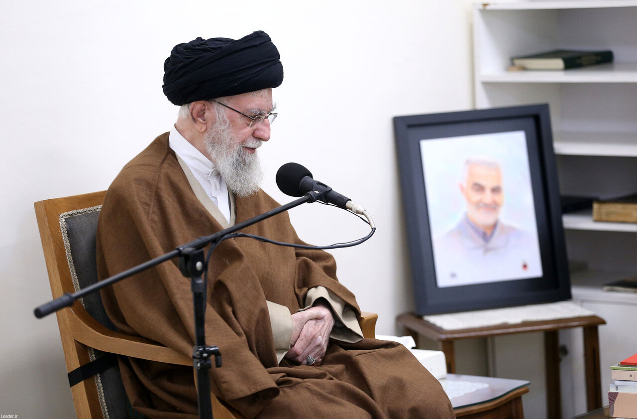 دیدار خانواده شهید سردار سلیمانی با رهبر معظم انقلاب | تصاویر