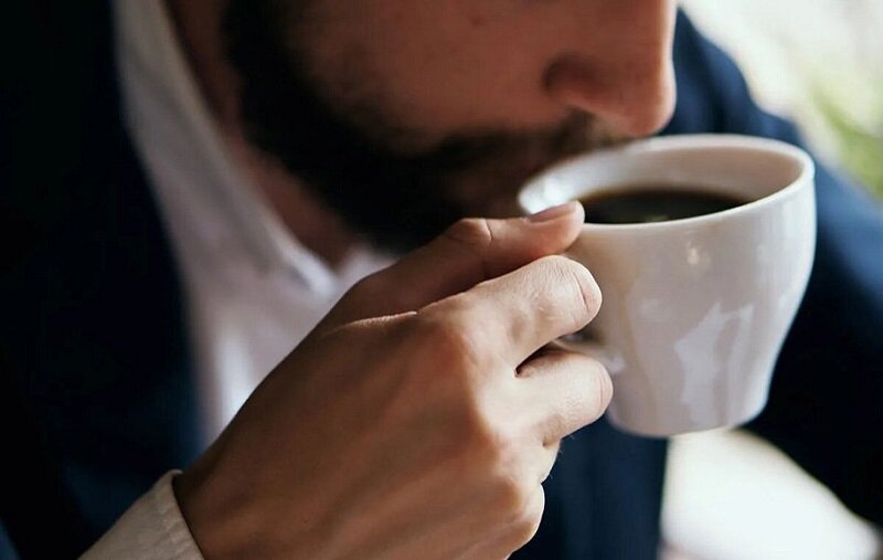قهوه باعث سر درد میشود؟ | راههای پیشگیری از سردردهای ناشی از کافئین