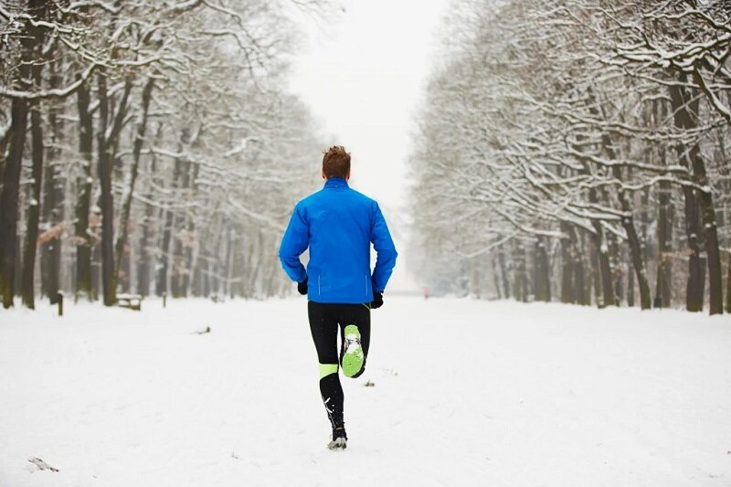 چرا دویدن در هوای سرد برای سلامت خوب است؟ | با فواید دویدن در زمستان آشنا شوید