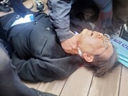 تصاویری از حمله به رهبر مخالفان ‌کره‌ ای با چاقو |‌ لحظه اقدام ناگهانی را ببینید