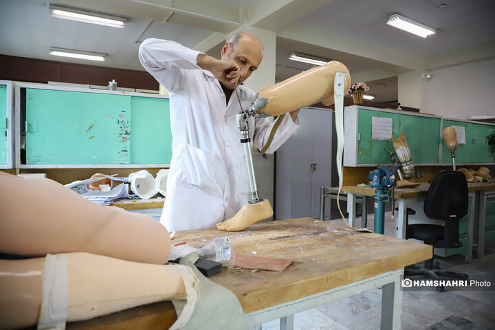تصاویر خاص از ساخت دست و پاهای مصنوعی در هلال احمر