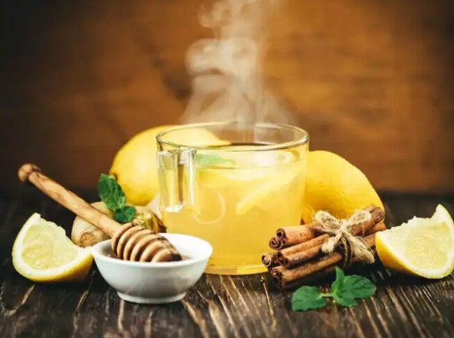 ۵ راهکار طبیعی برای سالم ماندن در فصل  زمستان | با این نوشیدنی های سم زدا با آلودگی هوا مقابله و وزن خود را کاهش دهید