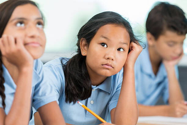 بررسی دلایل تمرکز نداشتن دانش آموزان | چرا فرزندم حواس پرت است؟