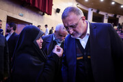 دیدار خاص شهردار تهران با خانواده شهدا در یک مراسم رسمی | تصاویر