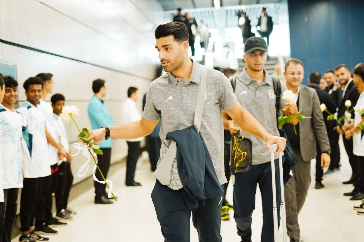 تصاویر استقبال گرم مردم از تیم ملی فوتبال در جزیره کیش