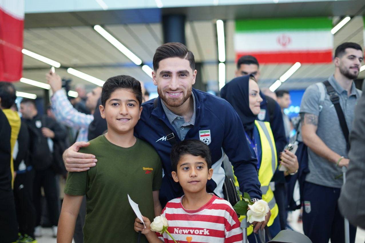 تصاویر استقبال گرم مردم از تیم ملی فوتبال در جزیره کیش