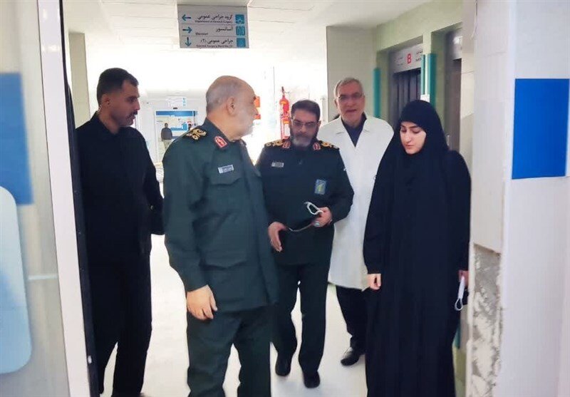 عیادت فرمانده کل سپاه از مجروحان انفجار در بیمارستان باهنر