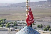 برافراشته‌ شدن پرچم سرخ انتقام سخت بر گنبد مسجد جمکران | ببینید
