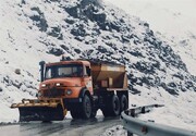 بارش برف و باران در جاده‌های ۳ استان ؛ ترافیک سنگین در جاده چالوس