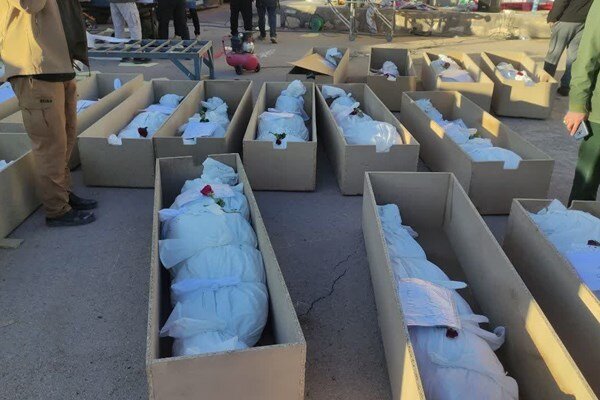 آمادهسازی پیکر شهدای حادثه تروریستی در کرمان + عکس