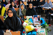 تصاویر | اشک های دانش آموزان برای همکلاسی شهید | حال و هوای دانش آموزان کرمانی بعد از شهادت همکلاسی هایشان