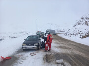 عملیات نجات در الماس | ۴۰ خودرو در برف خلخال گرفتار شدند + فیلم و عکس