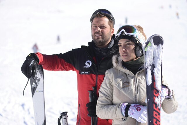 تصویر پژمان بازغی و خانم بازیگر در «توچال»