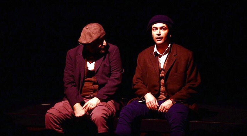 خاطرهبازی با اجرای پارسا پیروزفر از نمایشنامهای با ۲ بازیگر و ۱۵ شخصیت