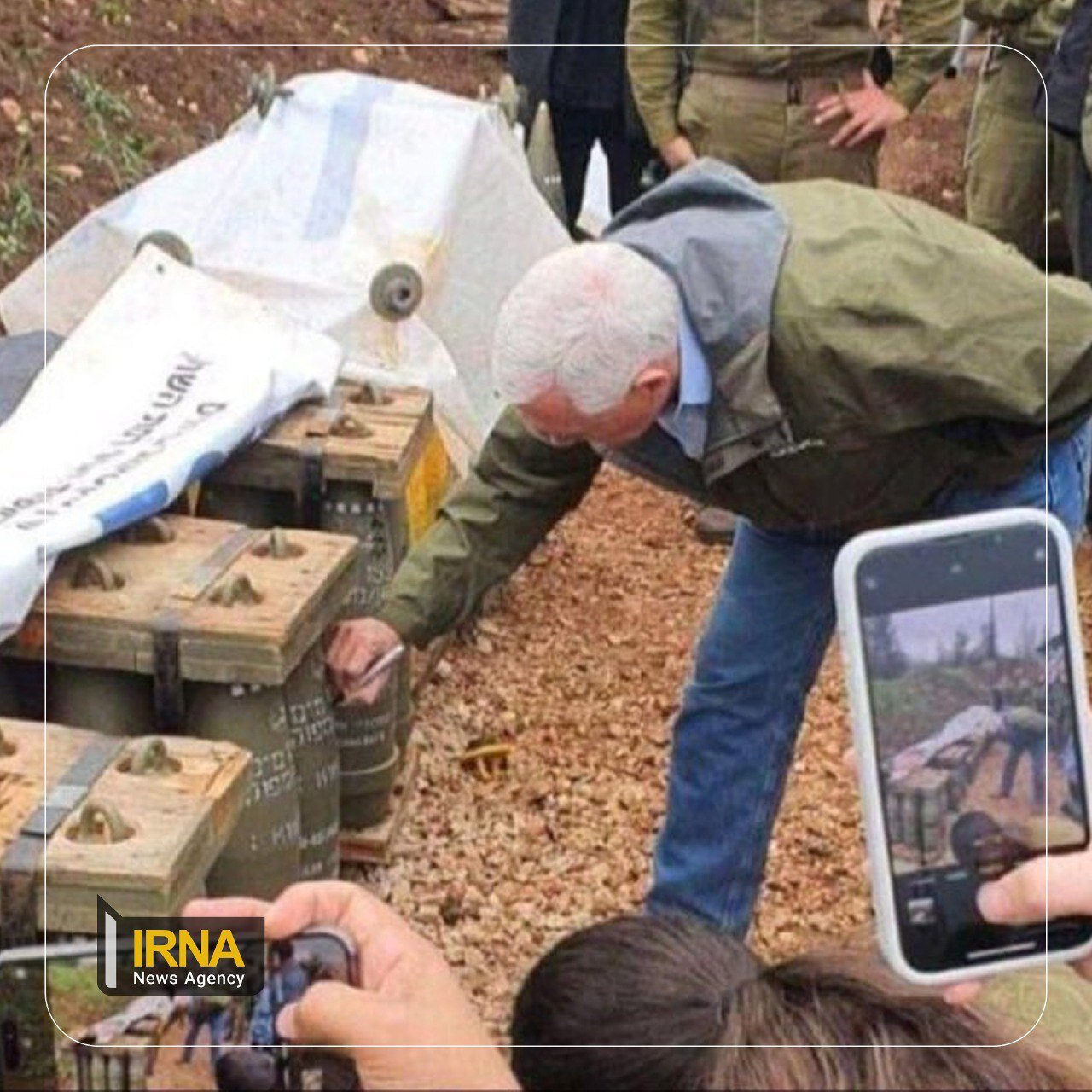 لحظه عجیب امضای معاون ترامپ روی گلولههای توپ قبل از شلیک به لبنان | ببینید