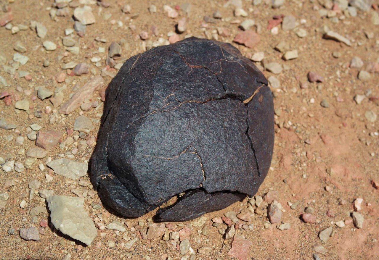 ملکه شهاب سنگ ایران معرفی شد | کجا می توانیم شهاب سنگ پیدا کنیم؟ | این منطقه ایران پر از شهاب سنگ است | چگونه یک شهاب سنگ را تشخیص دهیم؟