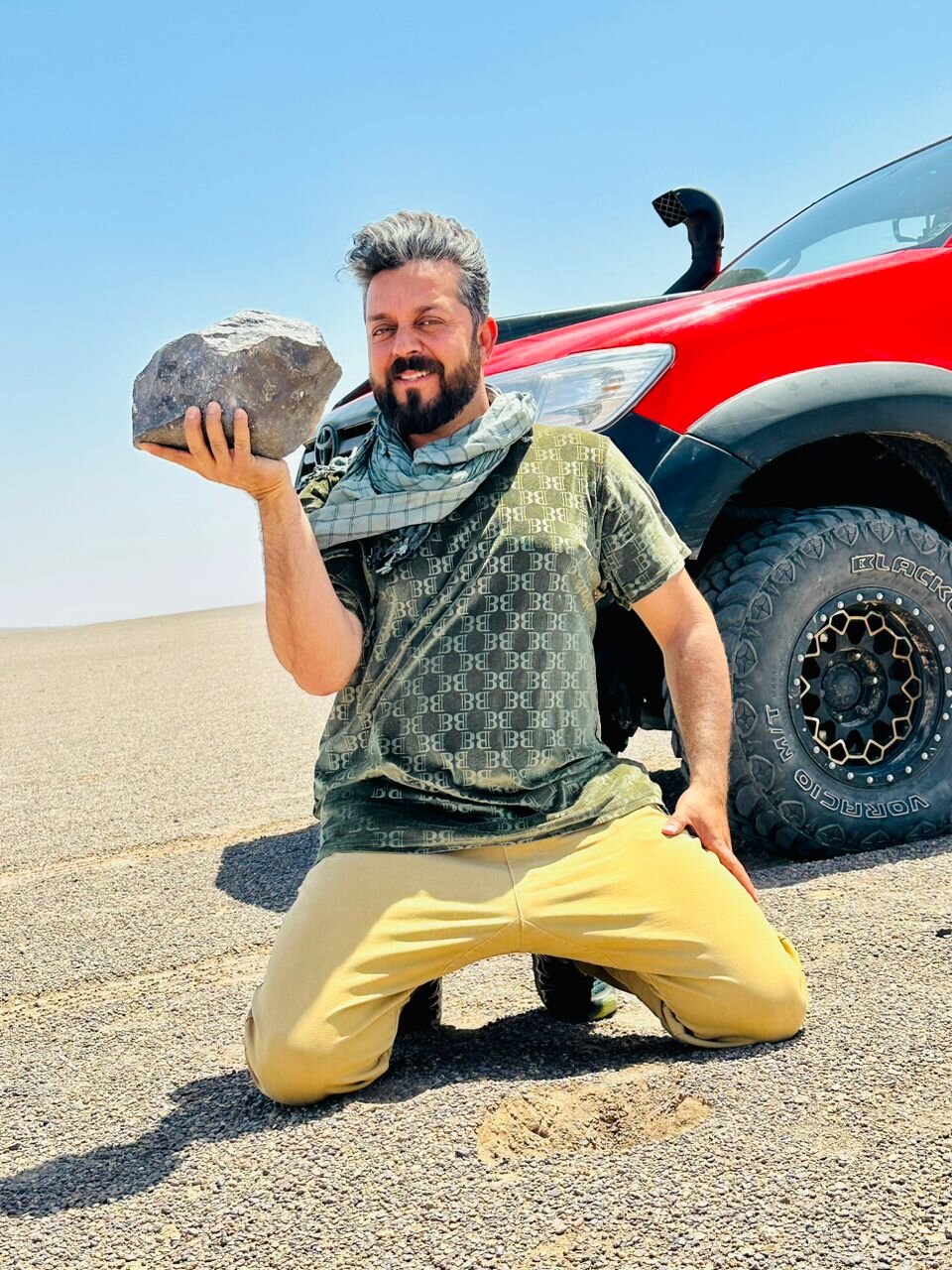 تصاویری شگفت‌انگیز از بقایای شهاب سنگ‌ها در ایران |  این شهر کشور مهد شهاب سنگ‌هاست | رونمایی از بزرگترین شهاب سنگ ایران تا پایان سال | تصاویر