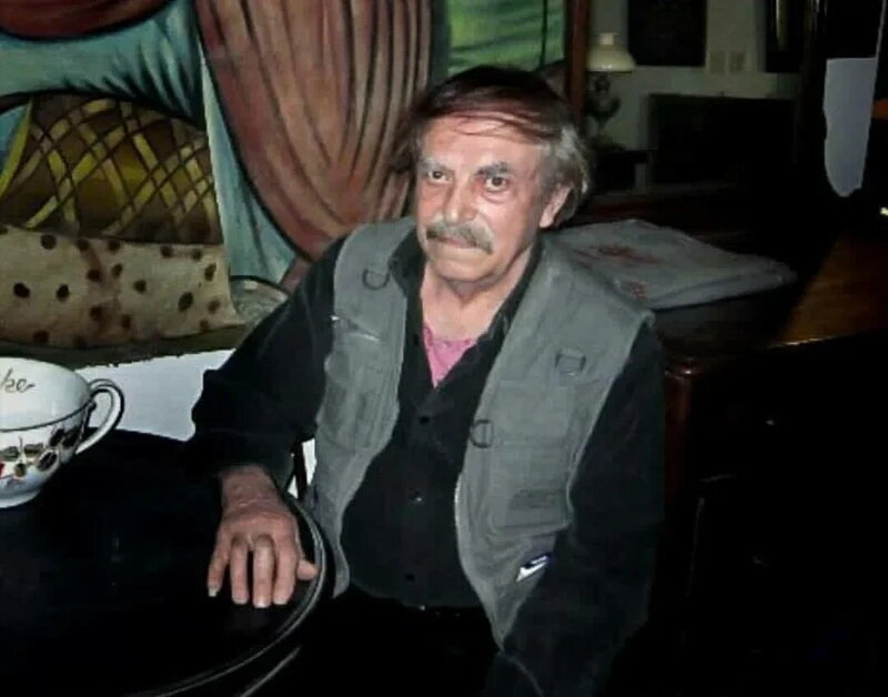 طراح پاکت پفک نمکی و آدامس شیک کیست؟ | پایهگذار گرافیک مدرن را بشناسیم