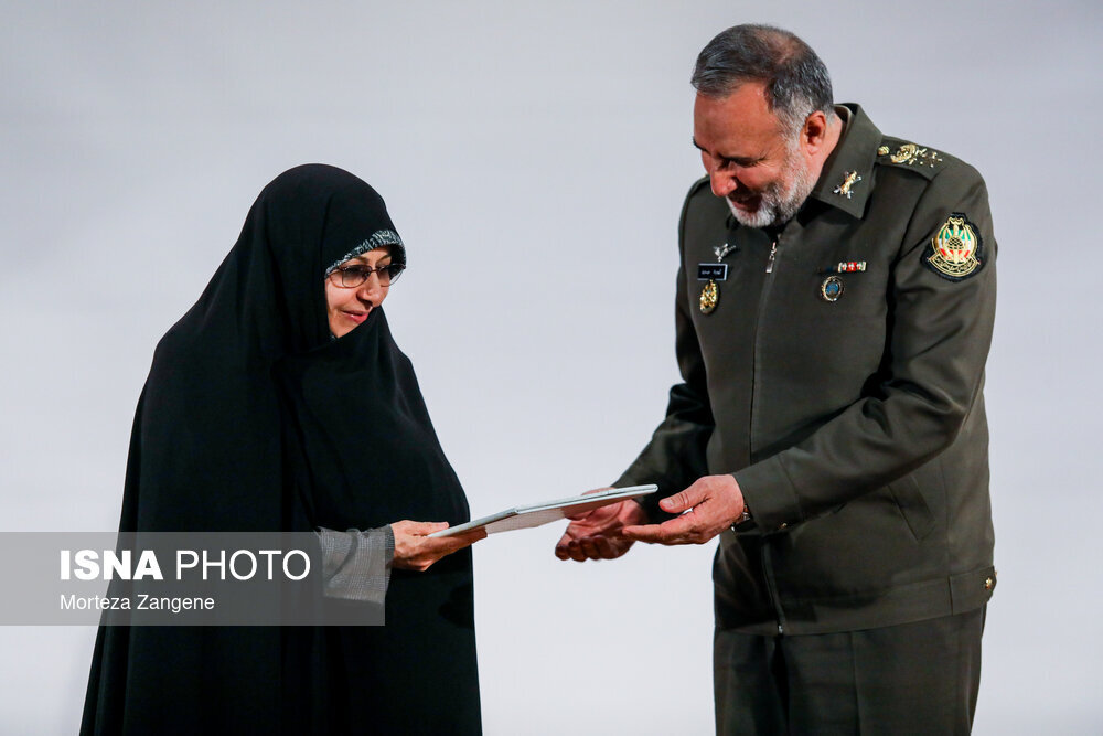 حضور متفاوت انسیه خزعلی در ستاد نیروی زمینی ارتش | تصاویر