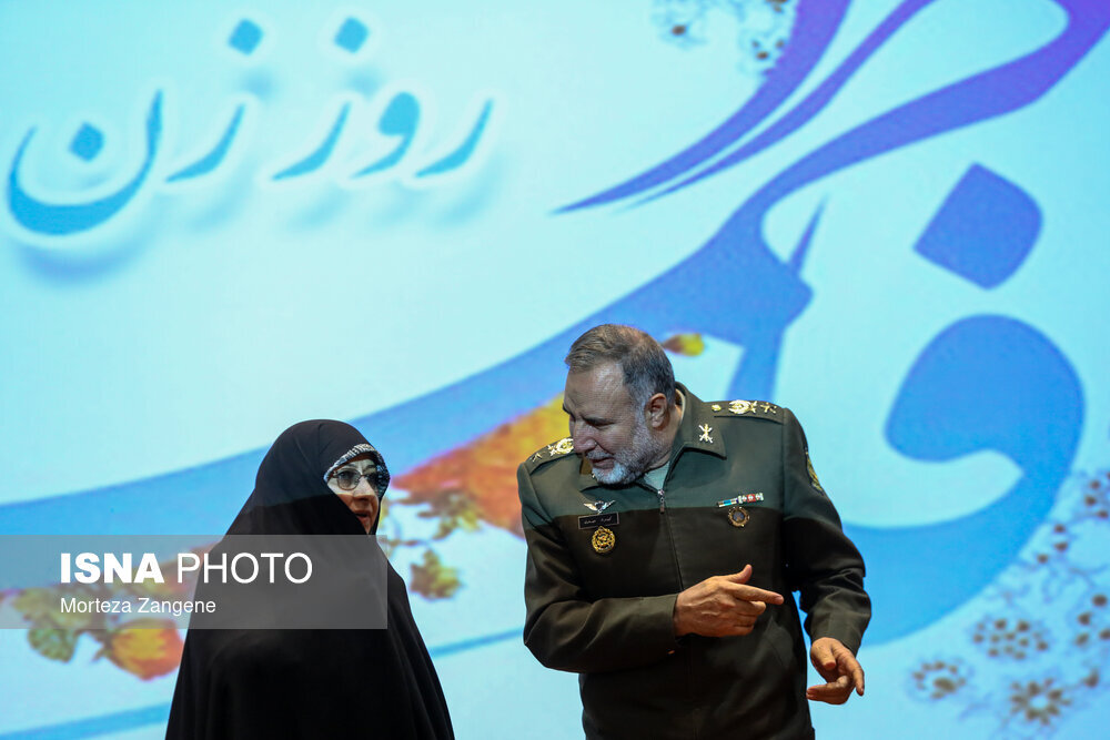 حضور متفاوت انسیه خزعلی در ستاد نیروی زمینی ارتش | تصاویر