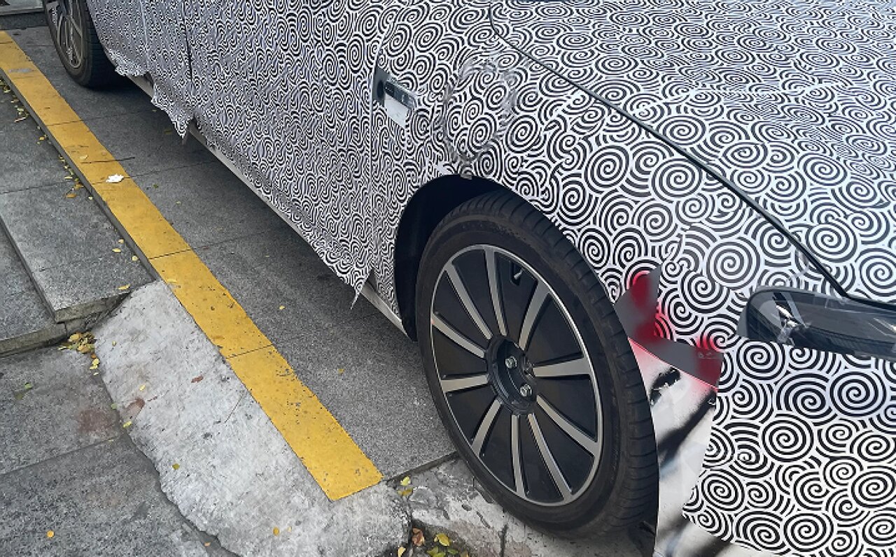 عکس های جاسوسی خودرو هوآوی | پای موبایل سازها در کفش خودروسازان!