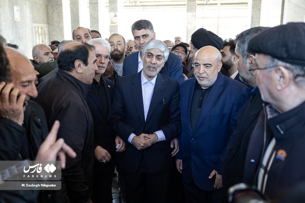 عکس | حضور وزیر ورزش بر مزار تختی