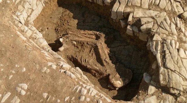 رازهای عجیب یک گورستان مرموز | شیوه های عجیب دفن اجساد و ساییده شدن دندان ها + عکس