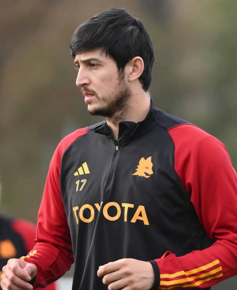 تصمیم عجیب ژوزه مورینیو در مورد سردار آزمون