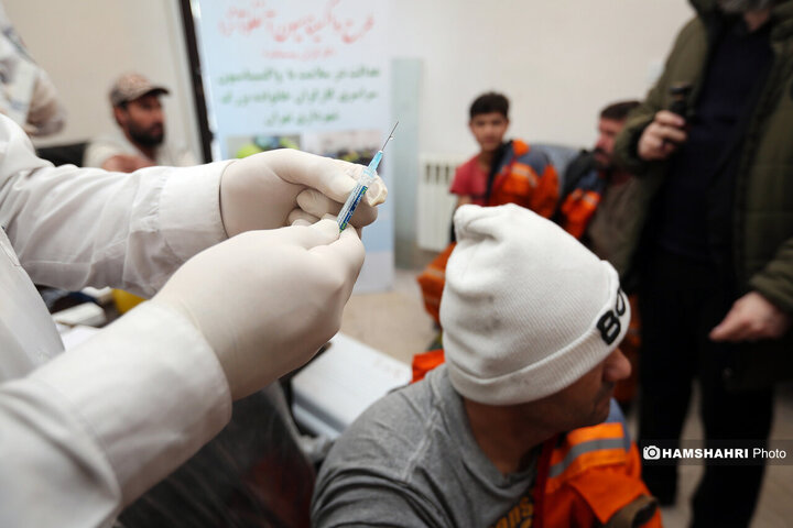 عزم شهرداری تهران برای واکسیناسیون 5 هزار پاکبان و کارگران خدمات شهری