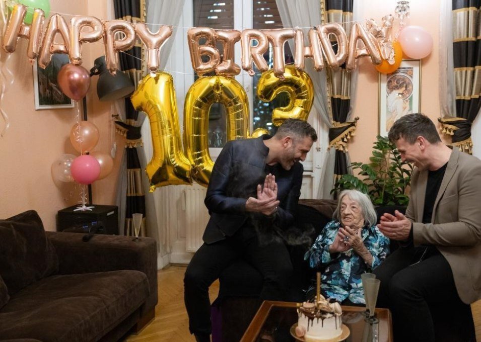 عکس | قهرمان المپیک تولد ۱۰۳ سالگی خود را جشن گرفت