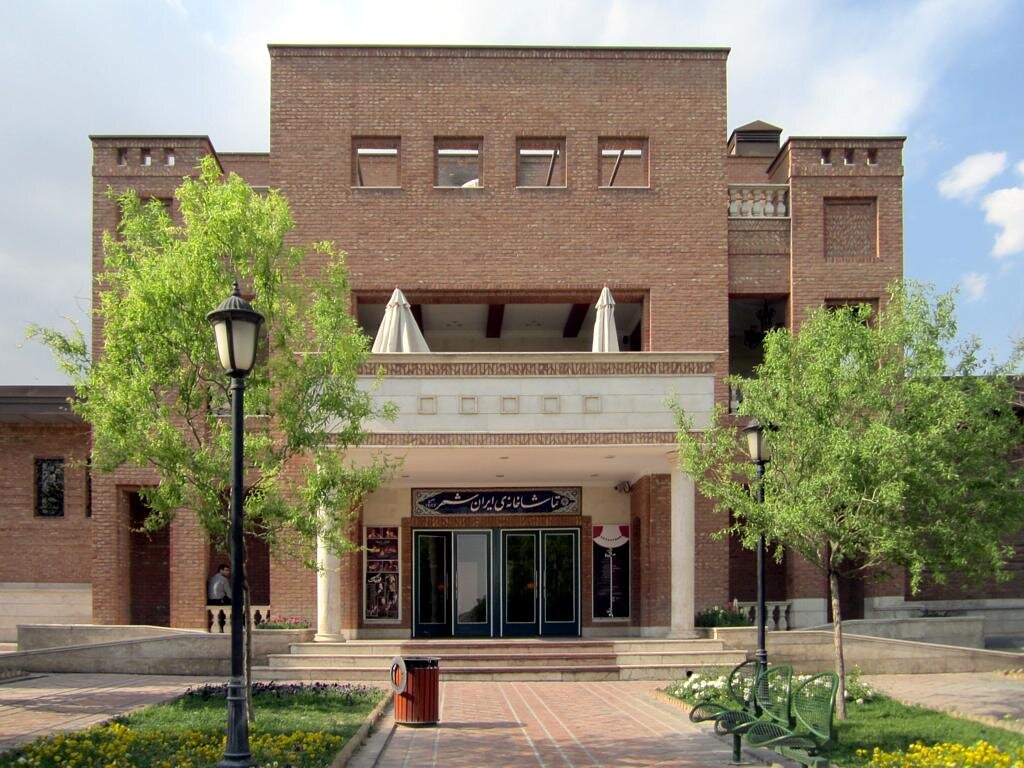 ضیافت روی صحنه نمایش