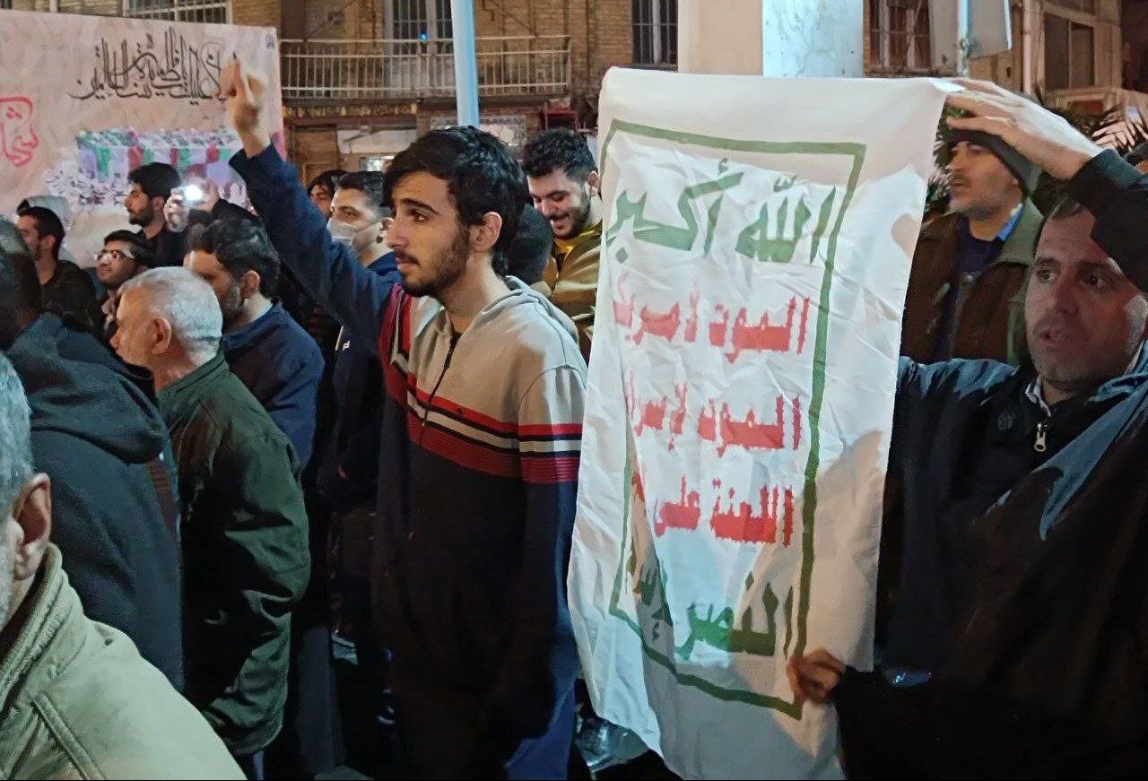 تجمع شبانه در مقابل سفارت انگلیس در تهران ؛ حریفت منم! | تصاویر