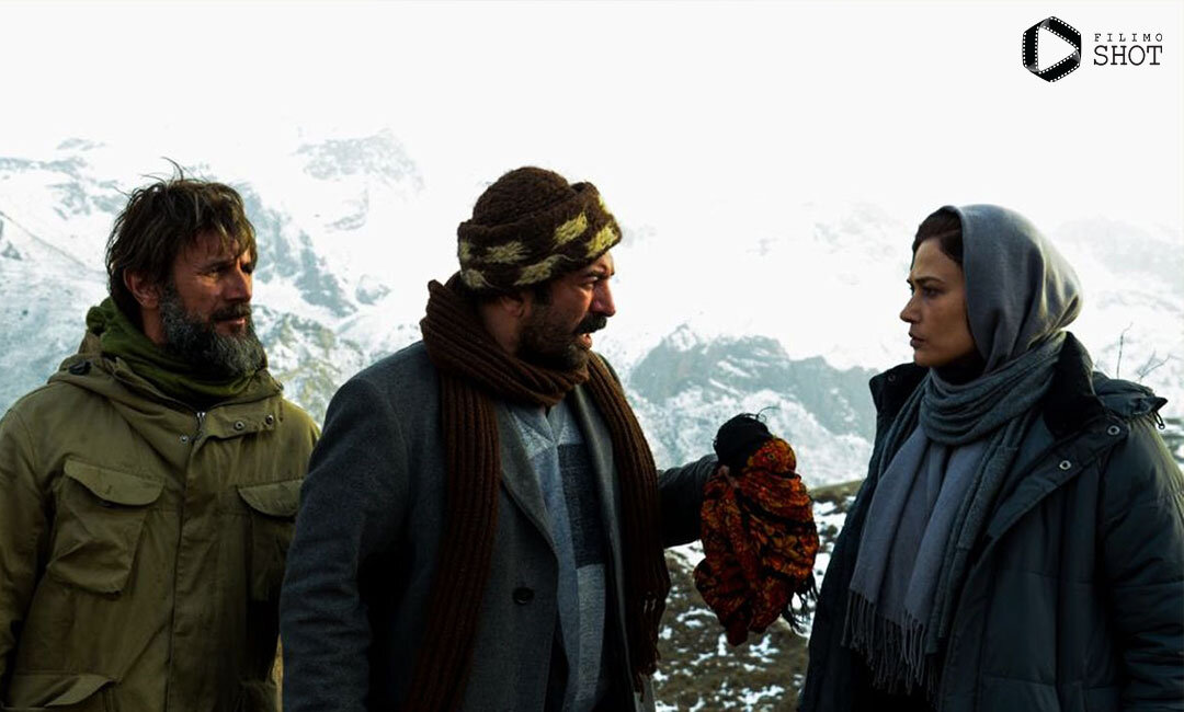 تصاویر | امین حیایی با موهای یخ زده در شکار گرگ