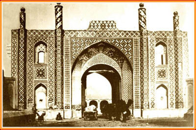 معماری دیدنی دروازه غار با نقش رستم و دیو | وقتی زیبایی دروازهها جهانگردان را مبهوت میکرد