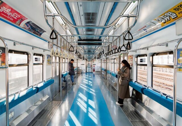 مترو بدون صندلي