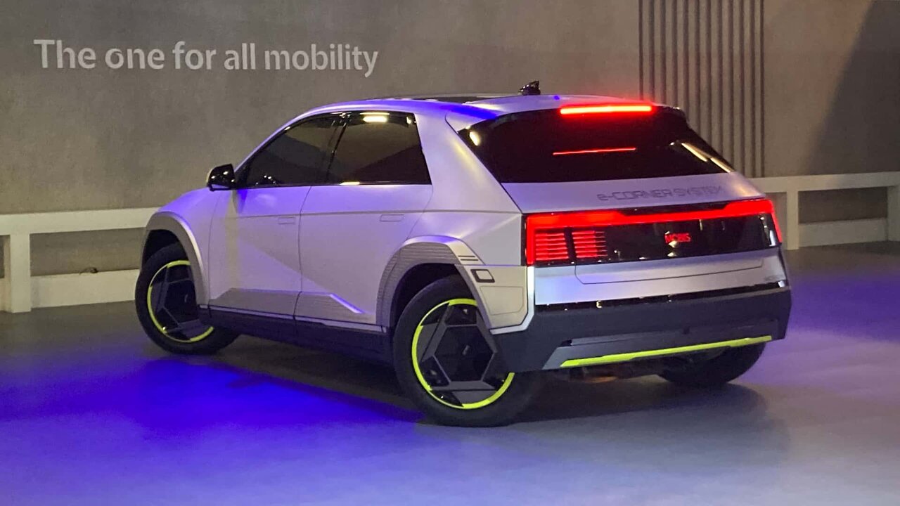 تصاویر | خودرویی که مثل خرچنگ حرکت می کند! | خودروی برقی با چرخ های چرخنده