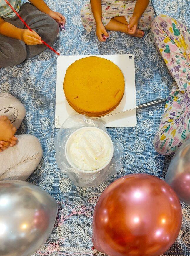 این پزشک ۳۵ ساله مادر ۵ فرزند است | رزق و روزی عدد روی فیش حقوقی نیست | بچههای ما درجا، ۳-۴ تا با هم، از لپ لپ درنیامدند!