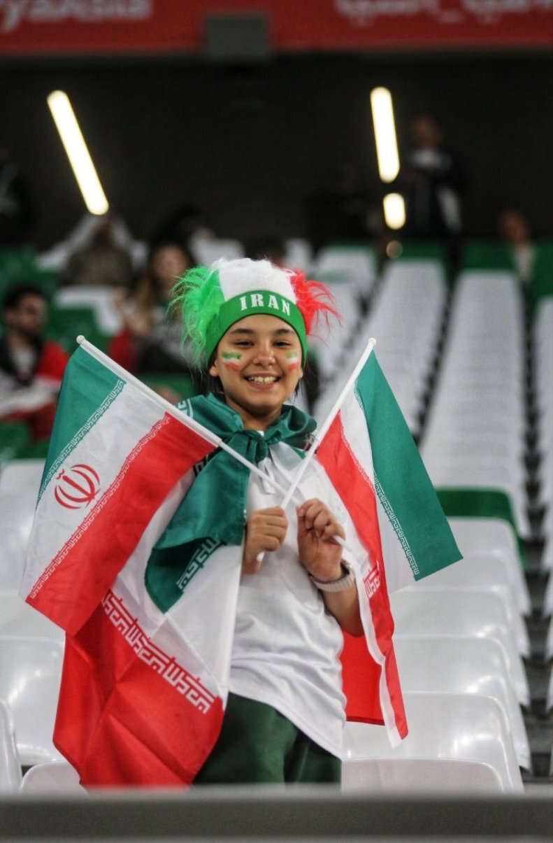 تصاویر ؛ ایرانیها خانوادگی به استادیوم رفتند | جو دیدنی ورزشگاه اجوکیشنسیتی