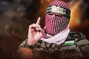 برافراشتن تصویر ابوعبیده سخنگوی گردان‌های قسام شاخه نظامی حماس در واشنگتن | عکس