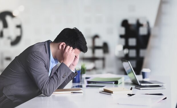 اگر دائم خودتان را انتقاد میکنید بخوانید | چرا کارها را خوب انجام نمیدهیم؟