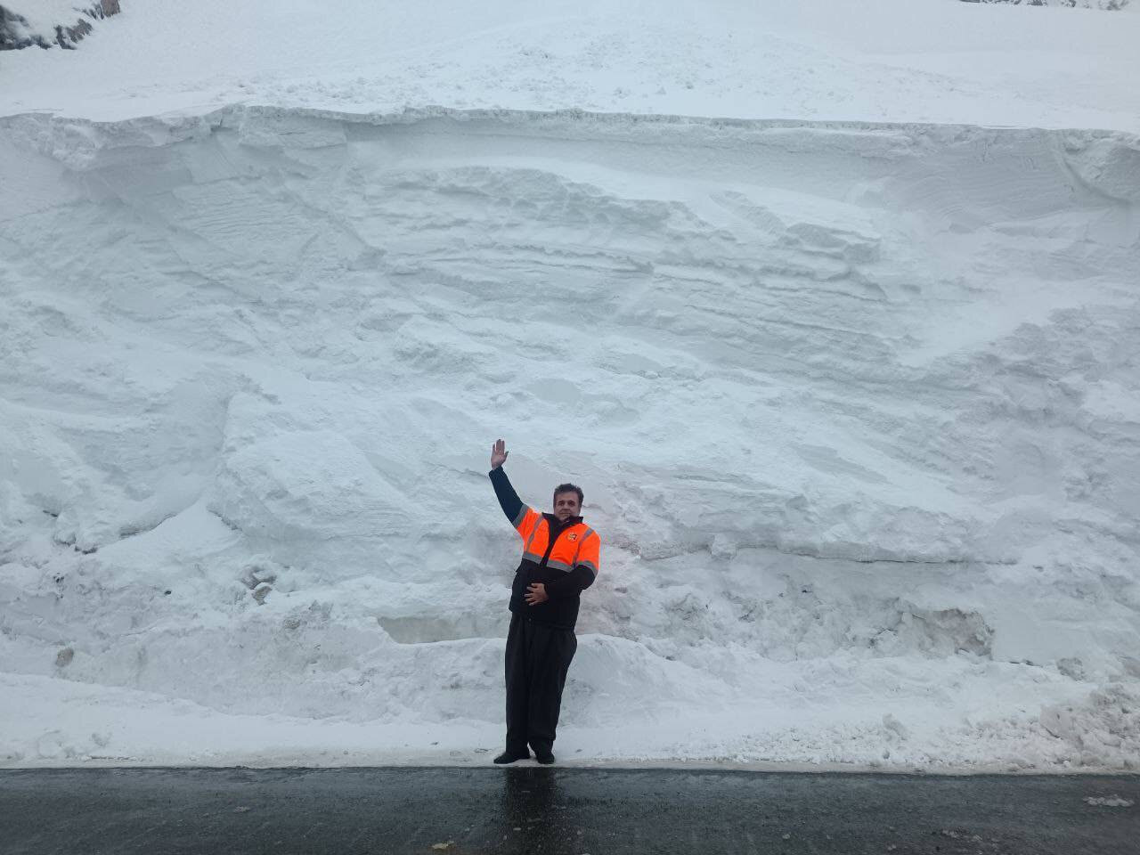 رکورد تاریخی برف در ایران ؛ ارتفاع برف دو برابر قد یک انسان بالغ شد! | عکس