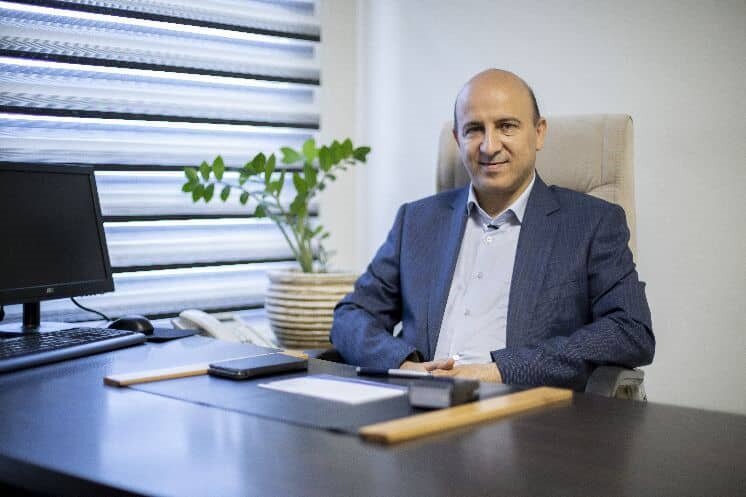 دلیل بیدار شدن از خواب در نیمههای شب چیست؟ | سریع به خواب رفتن هم نشانه بیمار است؟