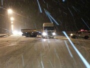 وضعیت کولاک در کوهرنگ؛ عملیات امدادرسانی به خودروهای گرفتار در برف  | ببینید