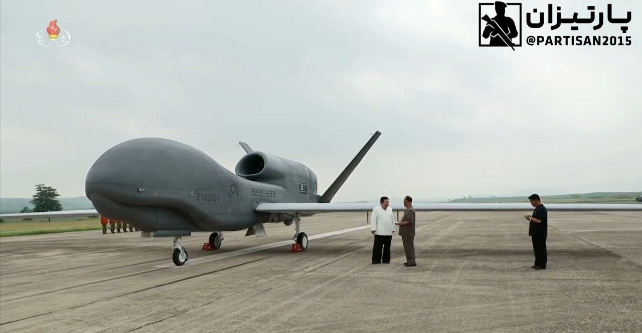 عکس | کپی برداری کره شمالی از پهپادهای آمریکایی | کیم جونگ اون در بازدید از پهپادهای جدید کره شمالی